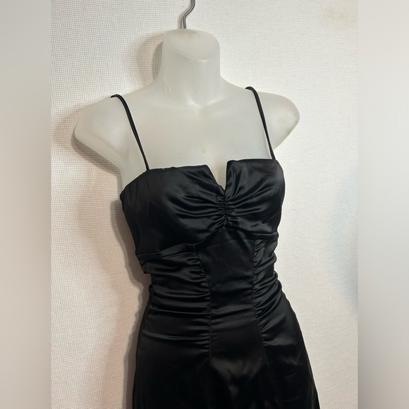 CACHE BLACK SATIN COCKTAIL DRESS Size 2 Lined Ruched Fitted - Picture 3 of 5